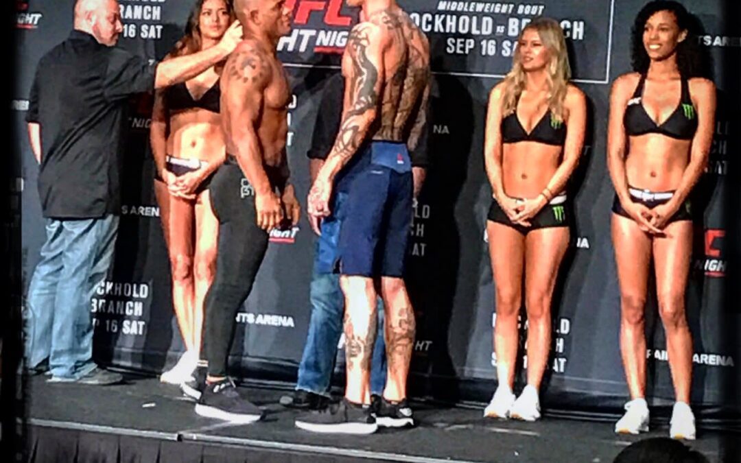 Anthony “Lionheart” Smith makes it official! On weight and ready for tomorrow’s UFC #UFCPittsburgh on FS1! Main card starts at 8pm MDT! #FactoryX #Xonthechest #Lionheart